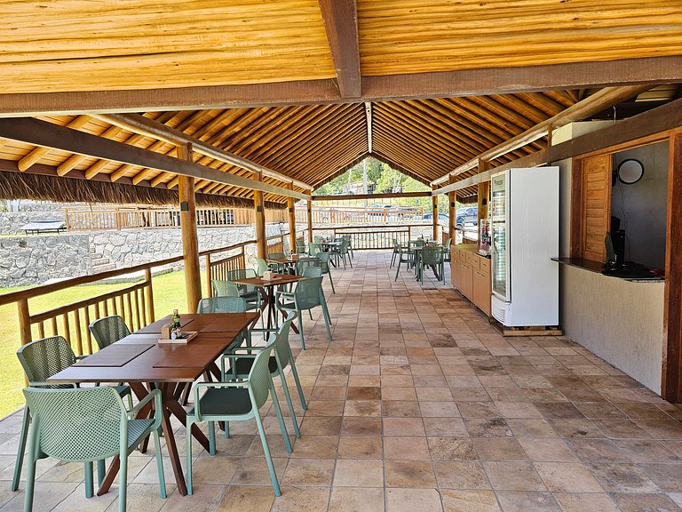 Pé na areia | Studio Moderno com Varanda (D129)