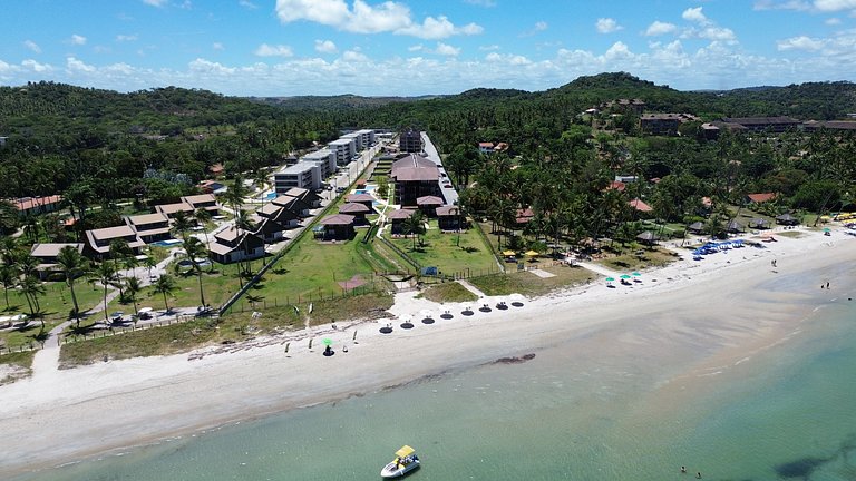 Pé na areia | Studio Moderno com Varanda (D129)