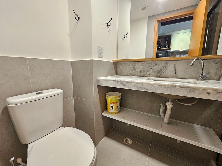 Carneiros | Flat Beira-mar Completo (D323)