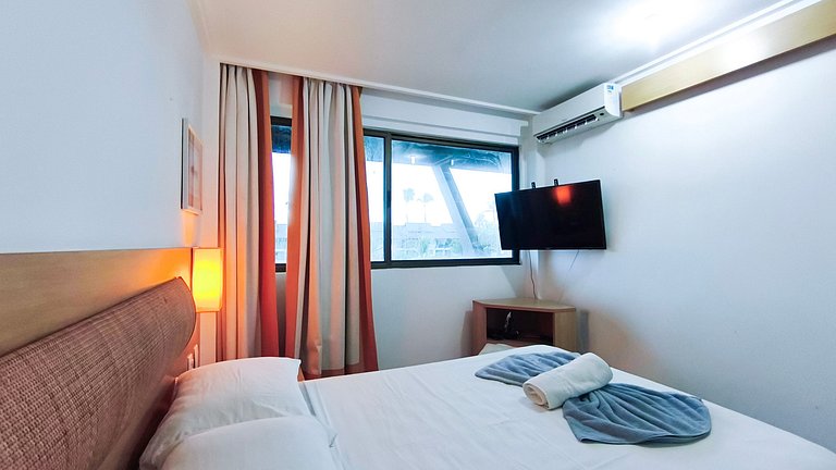 Flat com Varanda | Vista Piscina (E307)